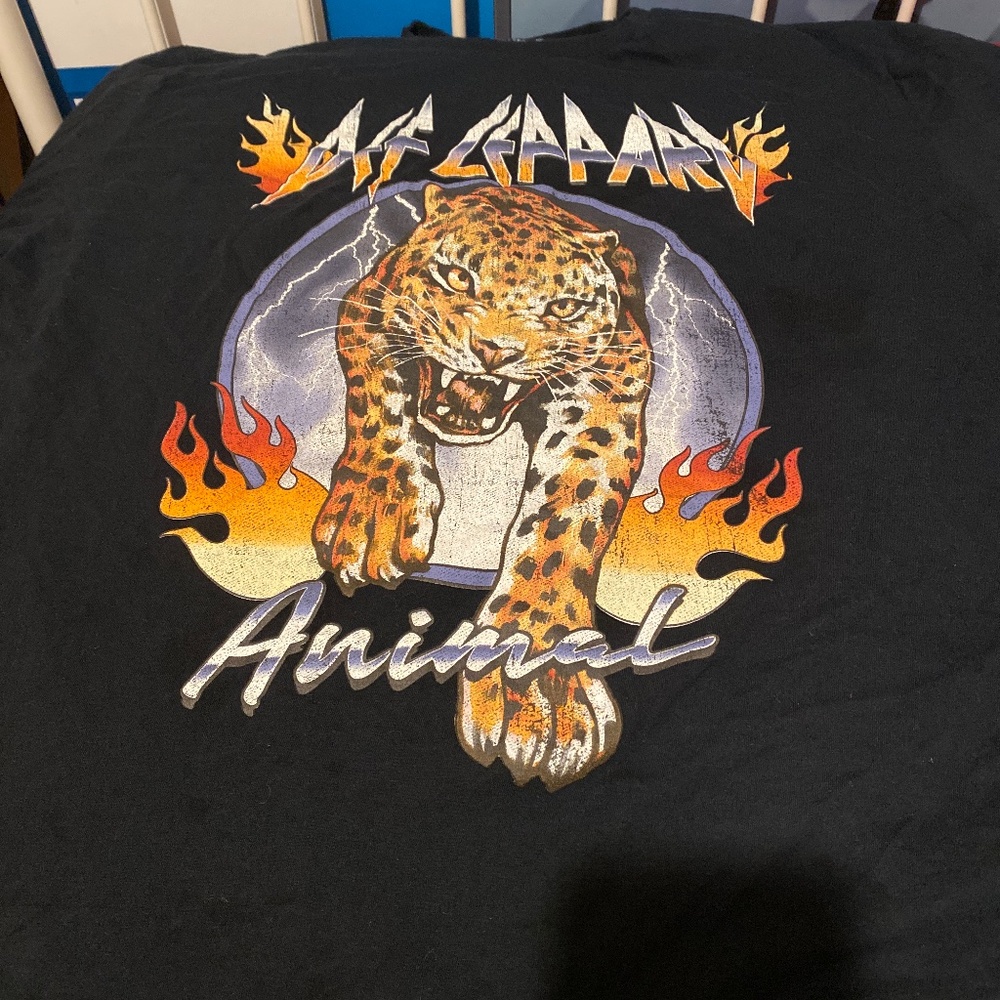 Graphic tee